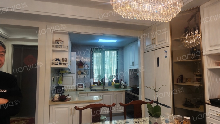 鸿坤理想尔湾 4室2厅 南 北-餐厅