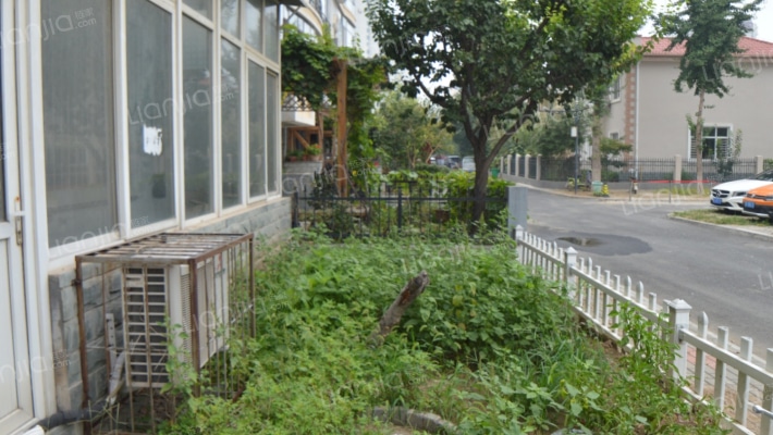 纯正别墅区一层带院南北通透环境好-露台