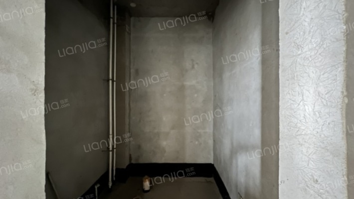 哈弗小镇联排别墅，房本满二带地下室，打造绿色生态社-卫生间C