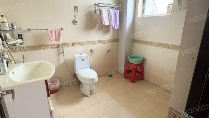 广安C区 4室2厅 南 北-卫生间C