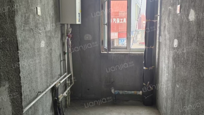 新上好房，交通方便，配套齐全，环境好。-厨房