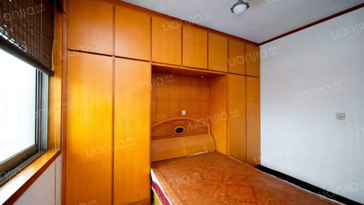 此房三室两厅 户型方正 小区环境干净舒适-卧室B
