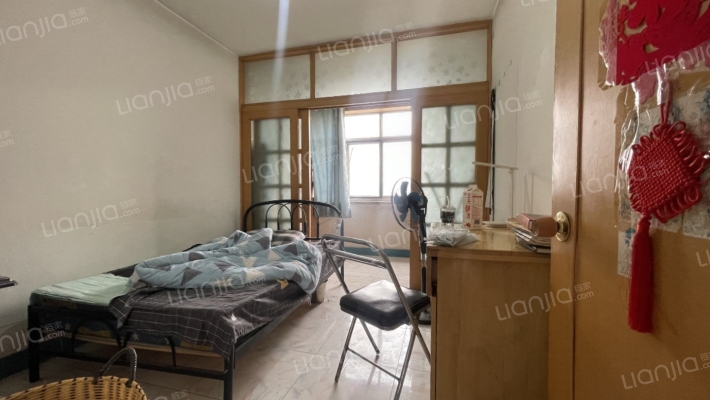 此房本满五，税费低，南北通透，采光好-卧室A