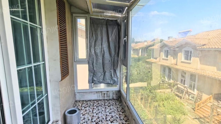 急售琉璃湖双拼别墅，自住精装，满五唯一，价格可议-露台