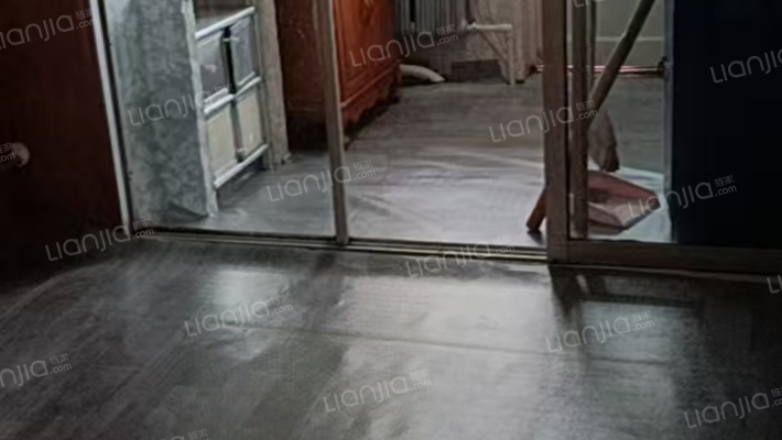 电力管道宿舍二手房实景图