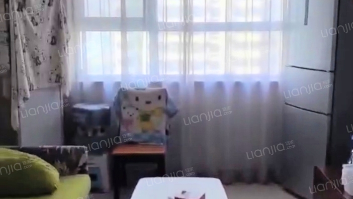 838沿线，70年大产权，房本满五唯一精装修，税低-客厅