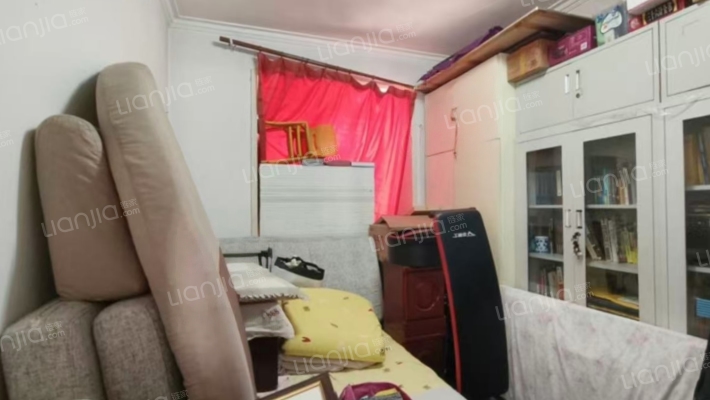 华阳水电单位房户型方正  南北通透  客厅两个卧室朝南-卧室A