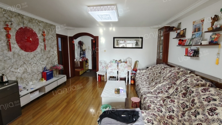 此房满五唯一，视野宽阔，采光充足，配套齐全-客厅