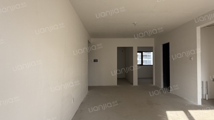 这套房源我带看了6次了，采光没问题1楼层也不错-餐厅