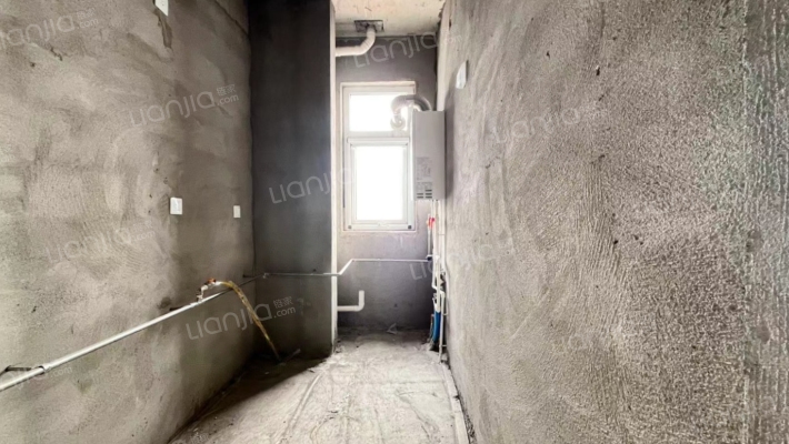 此房南向两居，好楼层，采光充足-厨房