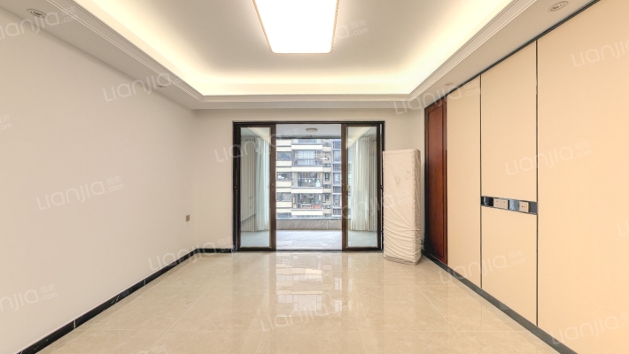 彰泰滨江学府二手房实景图