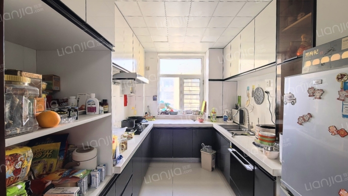 南北通透格局，采光好，精装修，小区绿化优美-厨房