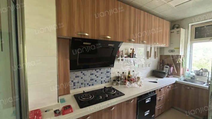 青花府电梯洋房南北通透两居室精装修-厨房