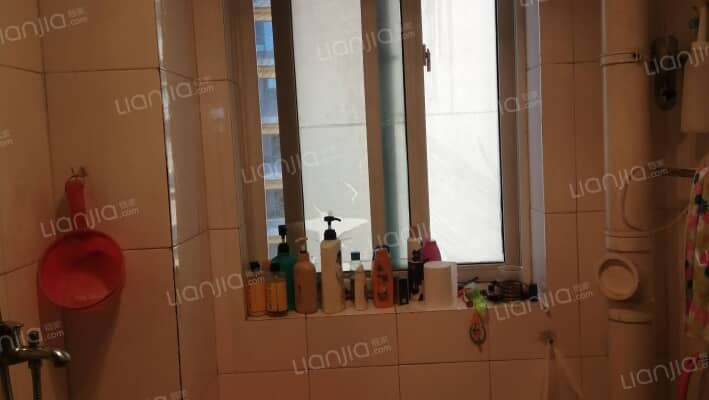 仙颐园顶层带阁楼，价格可谈，一个卧室不算面积-卫生间A