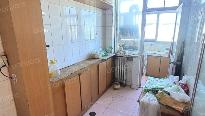 南北通透两居室 集中供暖 满五 停车方便-厨房