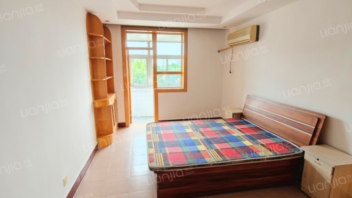 火车站南北通透两居不是顶层有钥匙随时看-卧室A