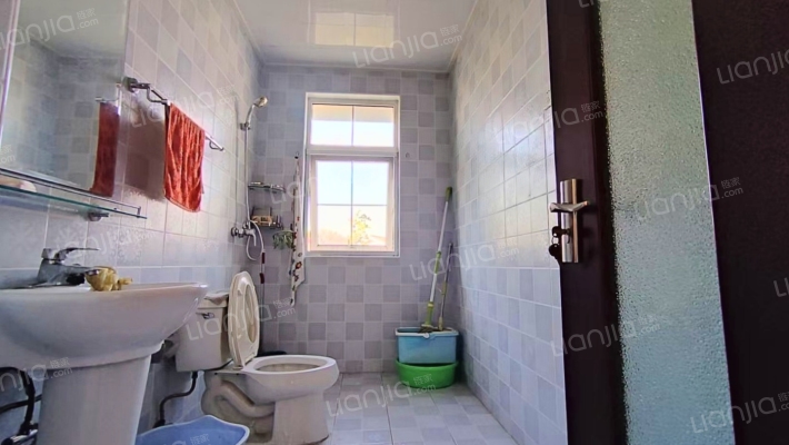 房主出国诚意出售闲置别墅，院子大，带装修拎包入住-卫生间A