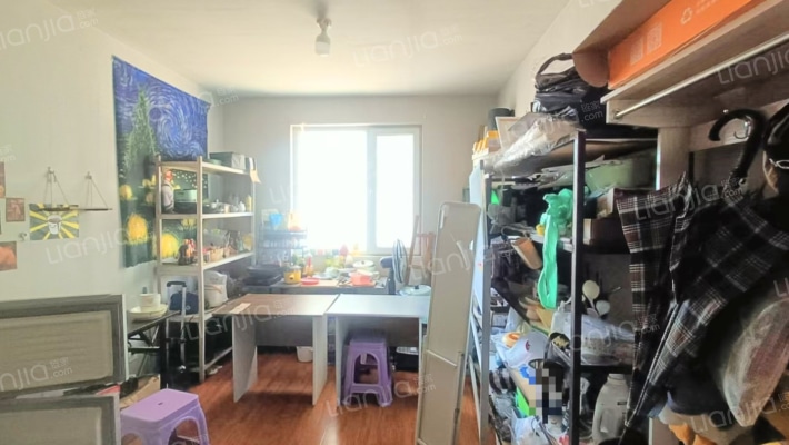 南北通透两居室，户型方正，中间楼层。-卧室B