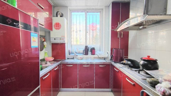 此房70年大产权南北通透两居室，精装自住，保持良好-厨房