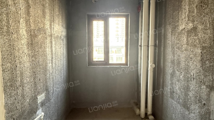 鸿坤理想尔湾 4室2厅 南 北-卫生间B