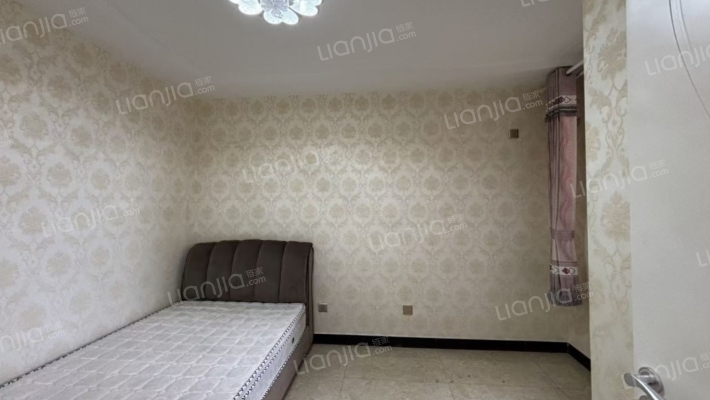 房子干净整洁    南北通透    格局户型方正-卧室B