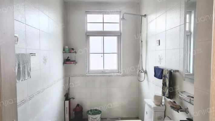 急售琉璃湖精装双拼别墅，精装修，价格美丽-卫生间A