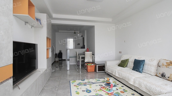 精装南北通透大两居，中高楼层，采光好-客厅