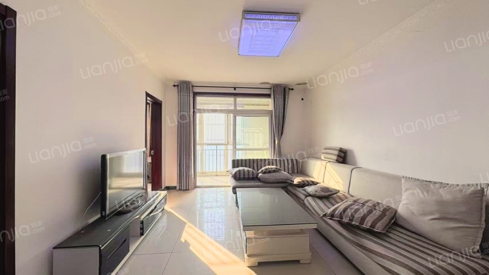 南向两居室，楼层好，视野宽阔，采光充足，-客厅