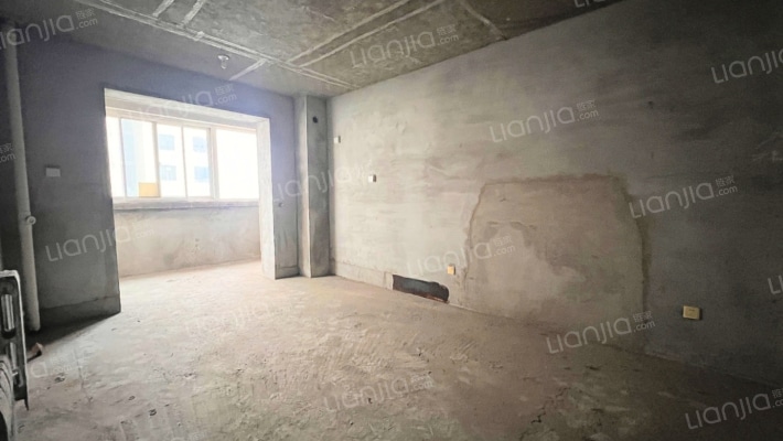 此房满五税费低一梯两户电梯房交通便利。5+6跃层-卧室D