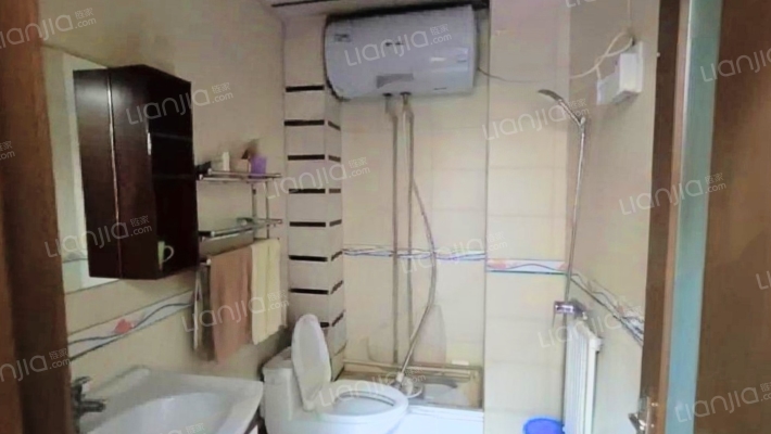 房子南北通透三居，中间楼层，双卫，精装-卫生间A