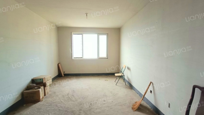 满二，南北两居室，集中供暖，采光好，优质房源！-客厅