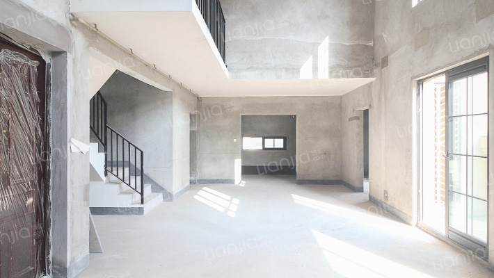 环境幽静的江湾别墅  单层面价100米+   带露台-客厅
