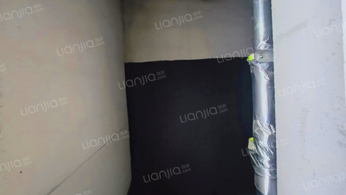 急售三利B区朝南大两居，毛坯，价格美丽-卫生间