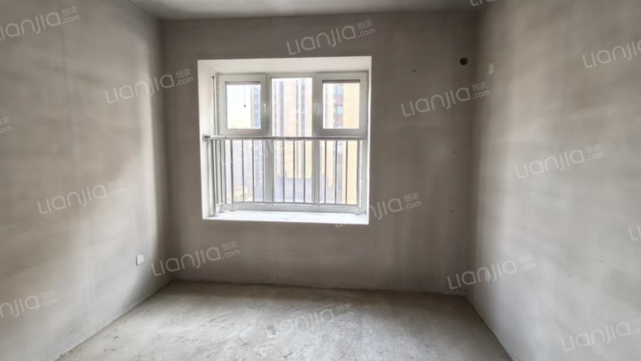 急售三利东区大三居，三阳开泰户型，价格美丽-卧室A