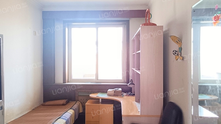 此房满五唯一，地理位置优越，南北通透采光好，税费低-卧室A