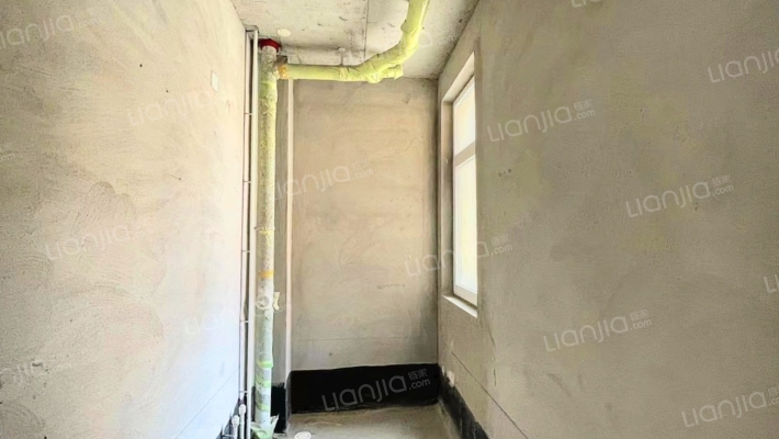 60平花园 257.58平 经典户型 随时看房 房本满2年毛坯-卫生间C