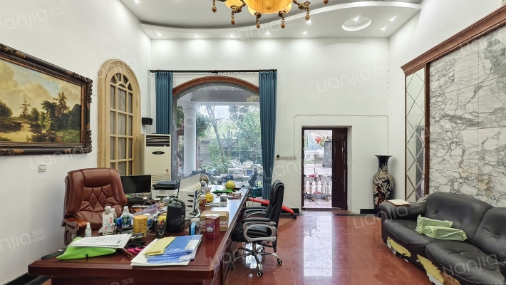 中央花园沿河别墅二手房实景图