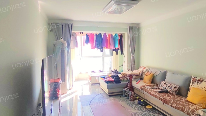 双塔片区距离西丁500米，精装修大2居，无遮挡-客厅