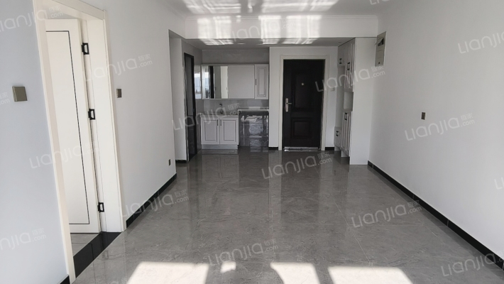 急售三利B区自住精装两居，价格美丽可小议-餐厅