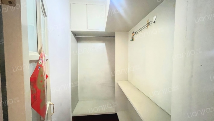 物探四号院 永安小区 南北通透两居-衣帽间