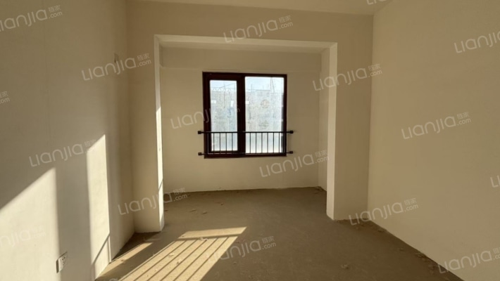 房子格局户型方正    采光没有遮挡   交通便利-卧室A