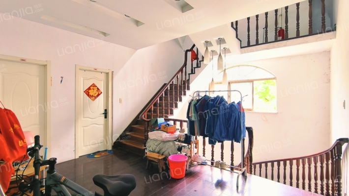 金侨别墅二手房实景图