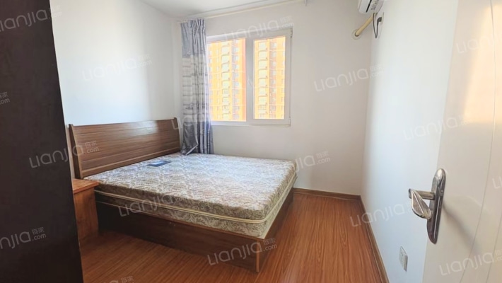 此房房本满五年税费低，采光没有遮挡，集中供暖-卧室B