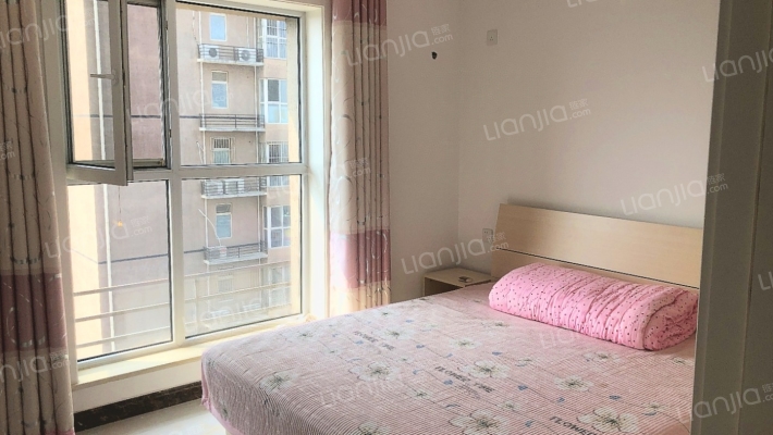 此房四中片区，朝南的户型已经装修，楼层好，视野好-卧室A