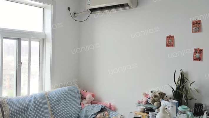 此房电梯，房中间楼层，房本满二。-餐厅