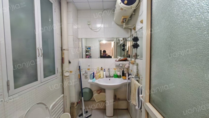 板楼，低密度小区，集中供暖，出门德信。-卫生间