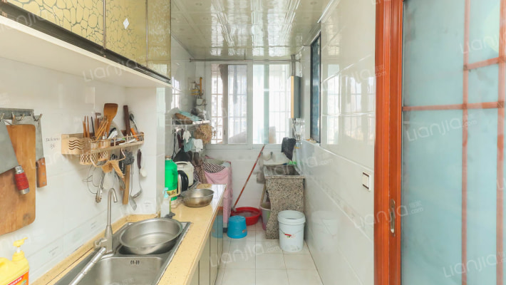 世纪锦江精装两室带弧形阳台 户型方正采光好-厨房