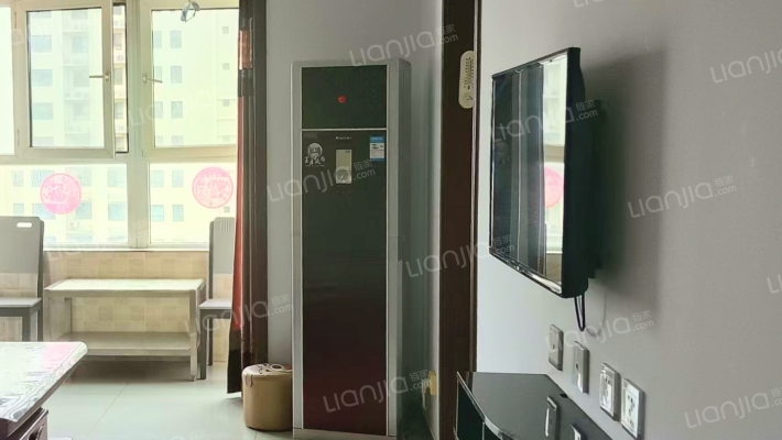 房本满二，精装修，拎包入住，南北通透两居 无遮挡-客厅