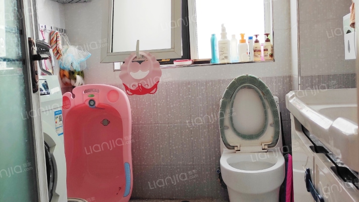 南北通透两居。精装修，拎包入住，房本满二。-卫生间