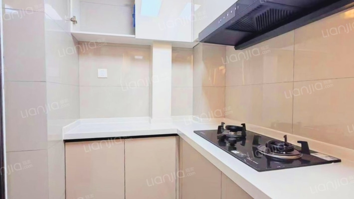 精装修10万标准二居，房主换房诚心出售45万-厨房